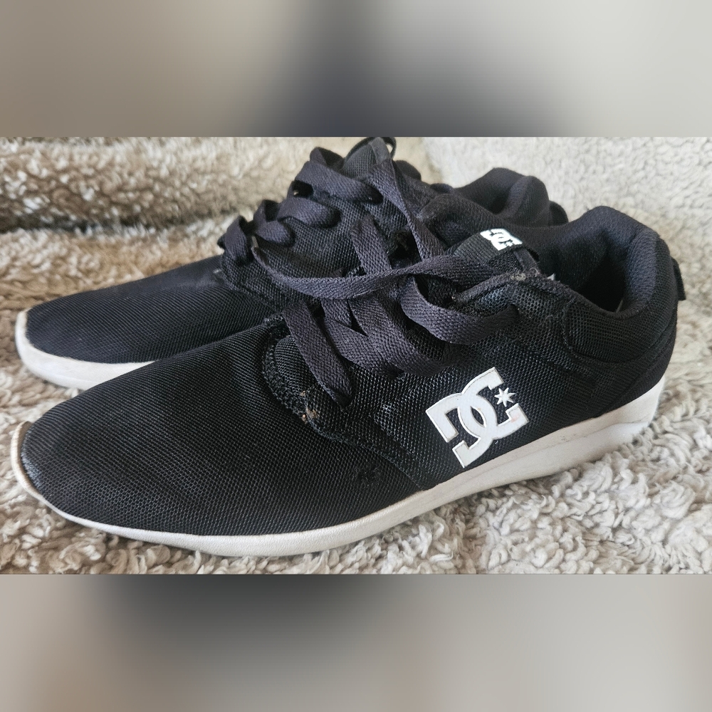 DC Shoes Women's 7/7.5 Midway Sneakers Black White Skate Shoes